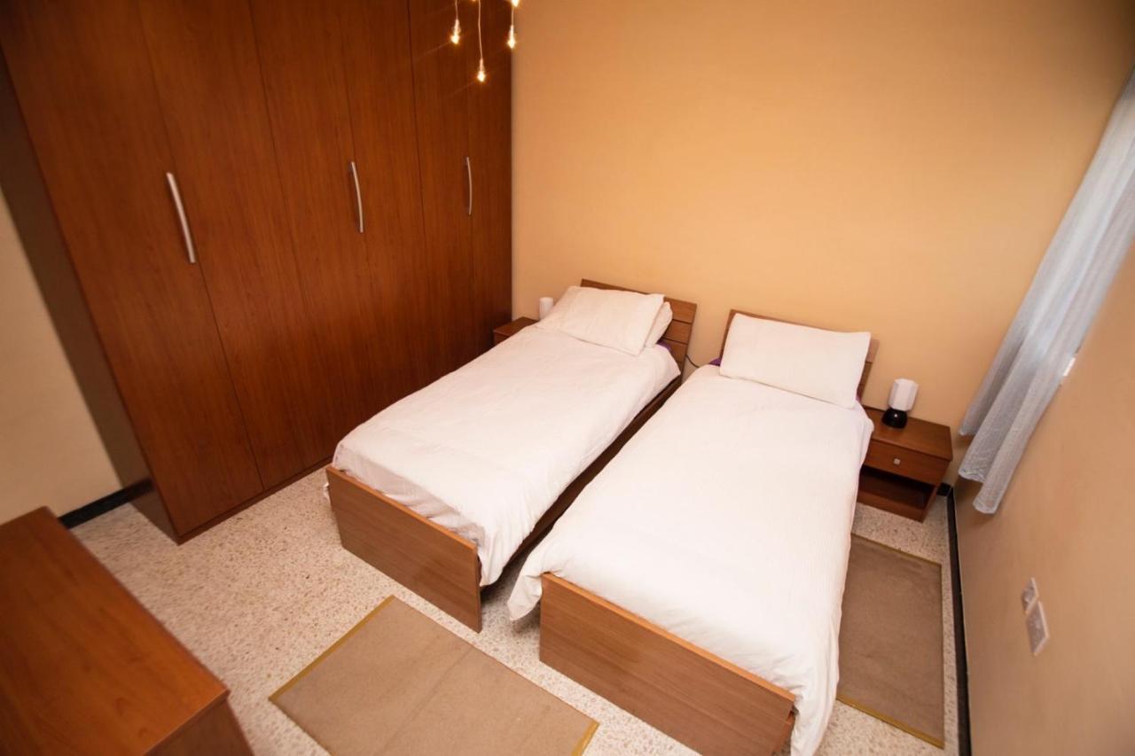 Apartment 5 Mins Away From The Beach. Bahía de San Pablo Exterior foto