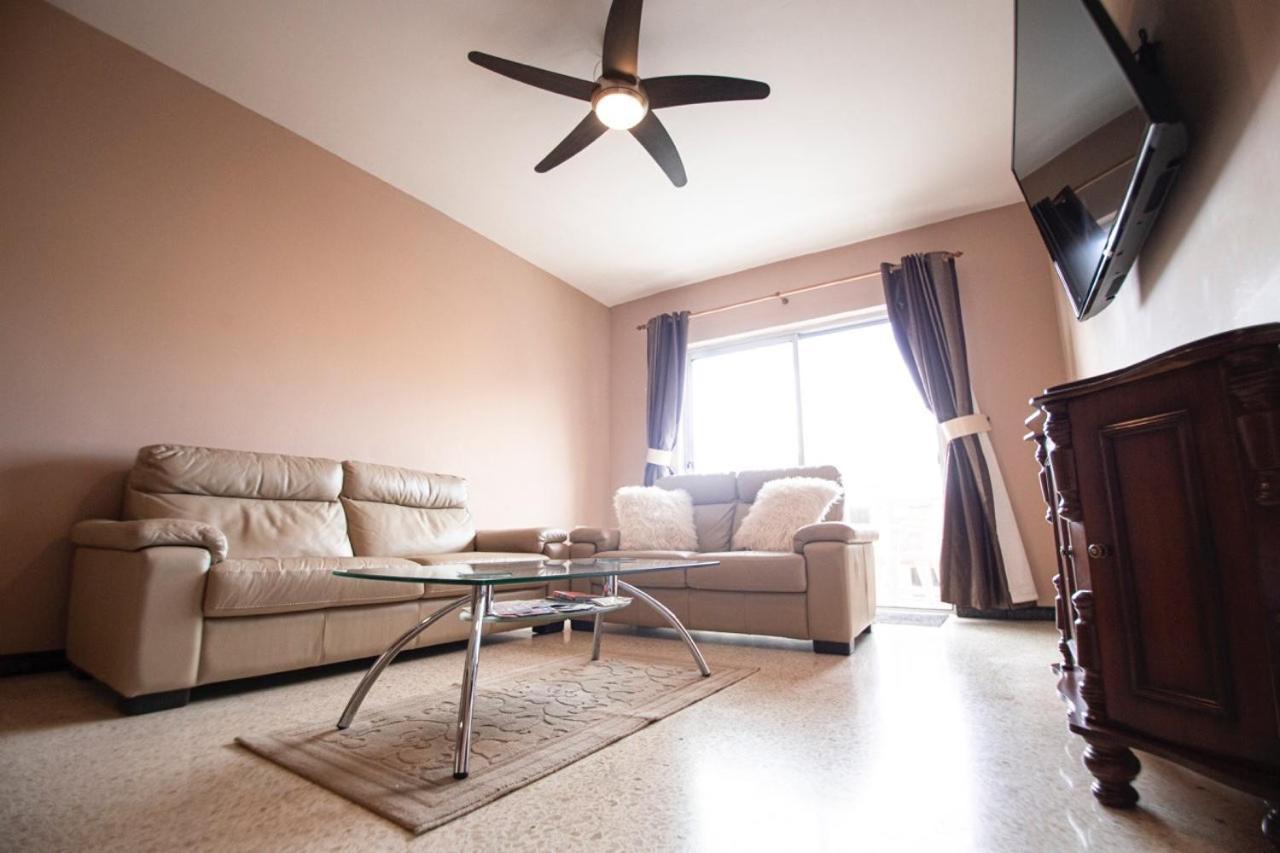 Apartment 5 Mins Away From The Beach. Bahía de San Pablo Exterior foto